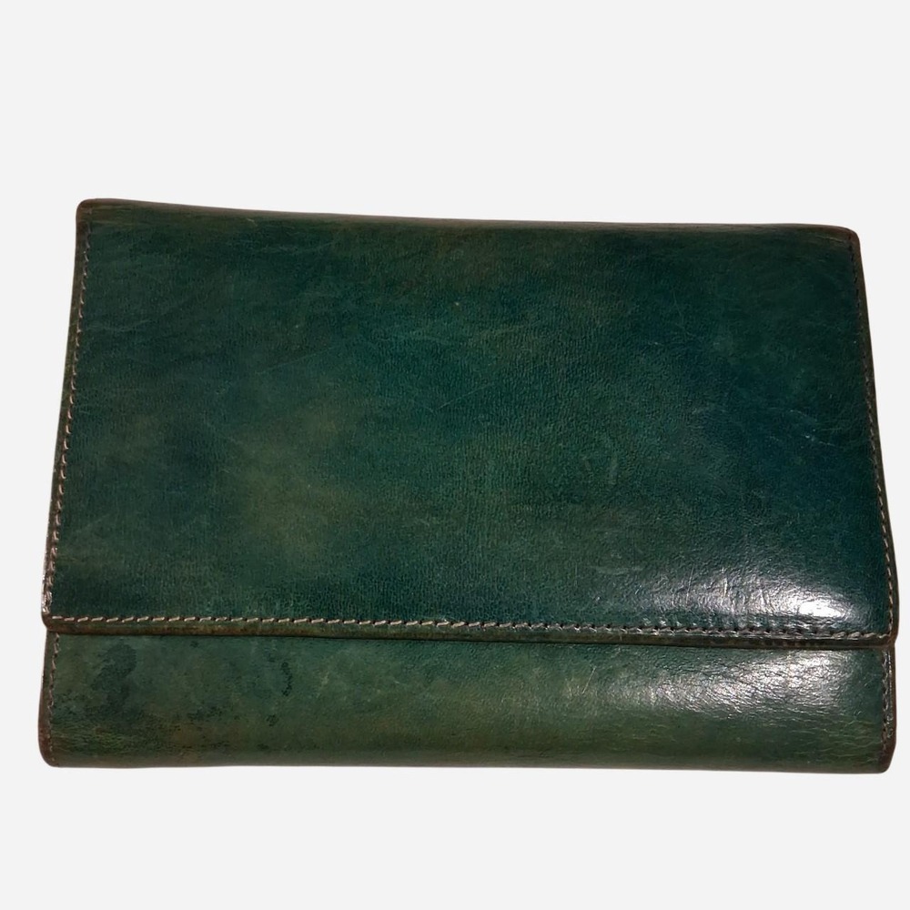 Womens Vera Pelle Green leather wallet with lots of pockets and storage areas
